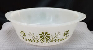 VTG GLASBAKE GREEN DAISY 8.5'' J514 2 QT CASSEROLE